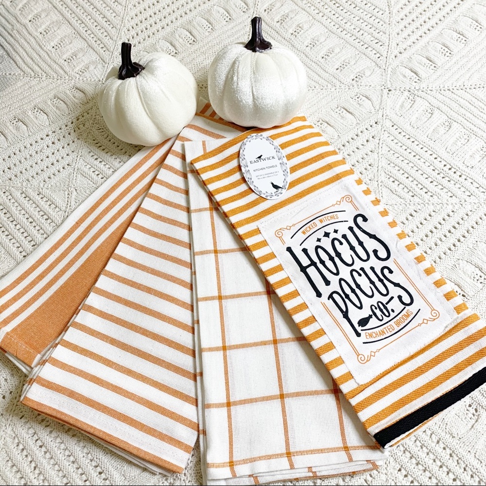NWT🧙Set of 4 Hocus Pocus 🧹Kitchen Towels - Picture 3 of 9
